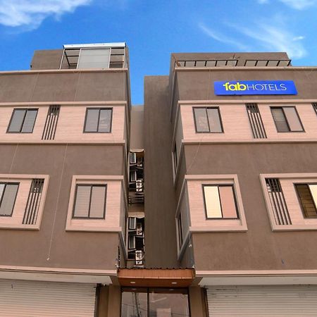 Fabhotel Dev'S Inn Индор Екстериор снимка